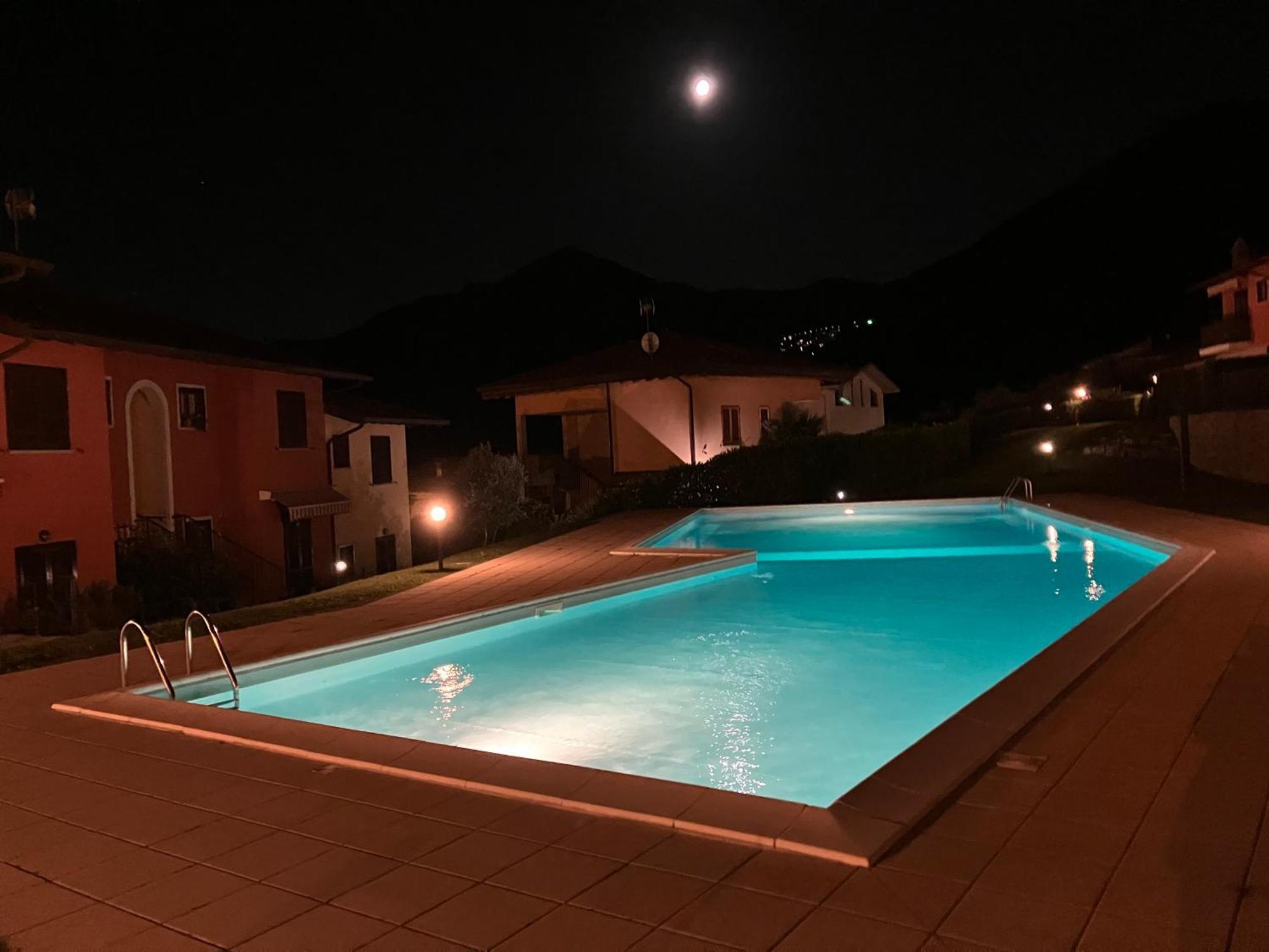 Happy Guest Apartments - Lake View And Pool Riva di Solto Luaran gambar