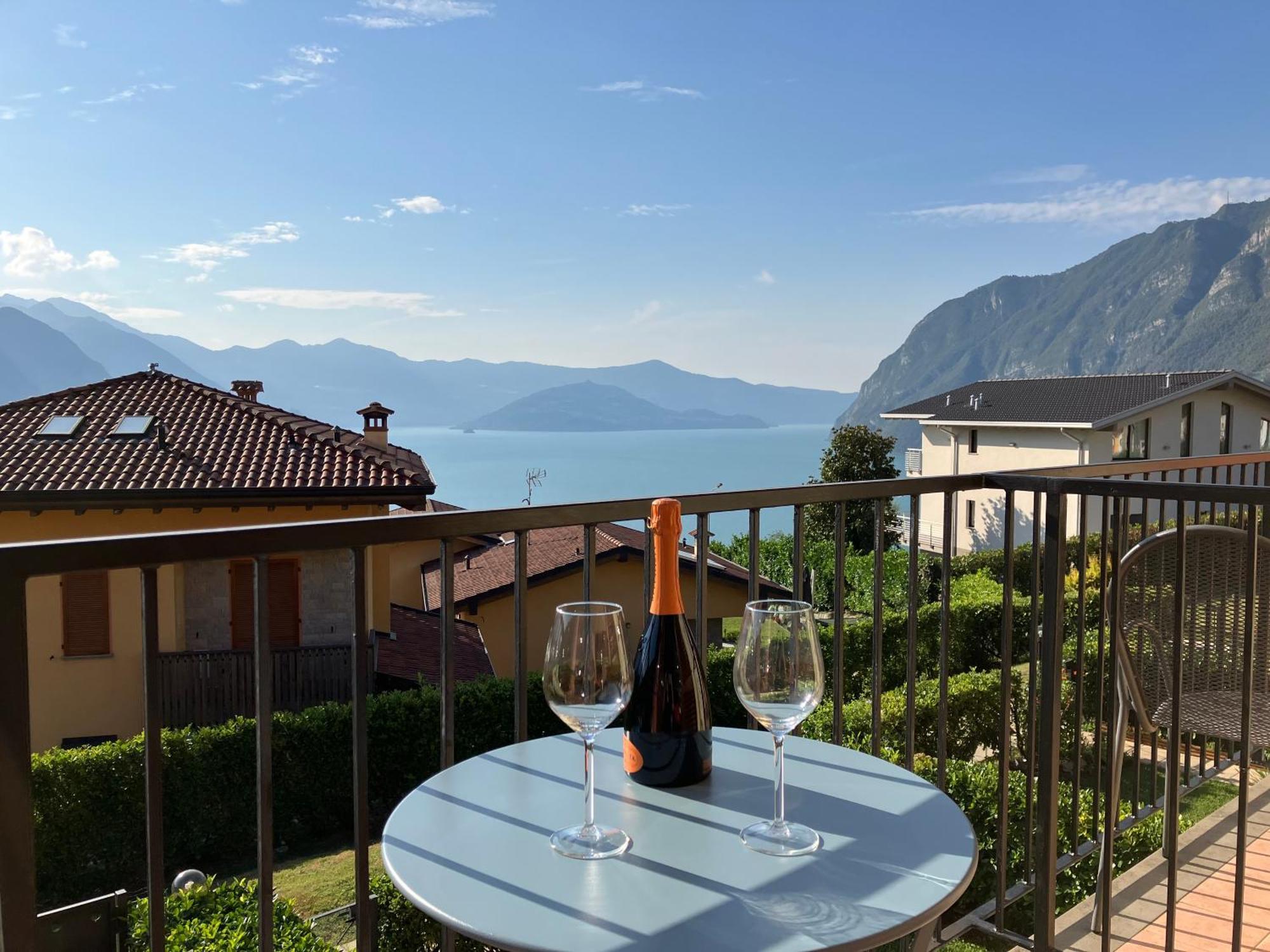 Happy Guest Apartments - Lake View And Pool Riva di Solto Luaran gambar