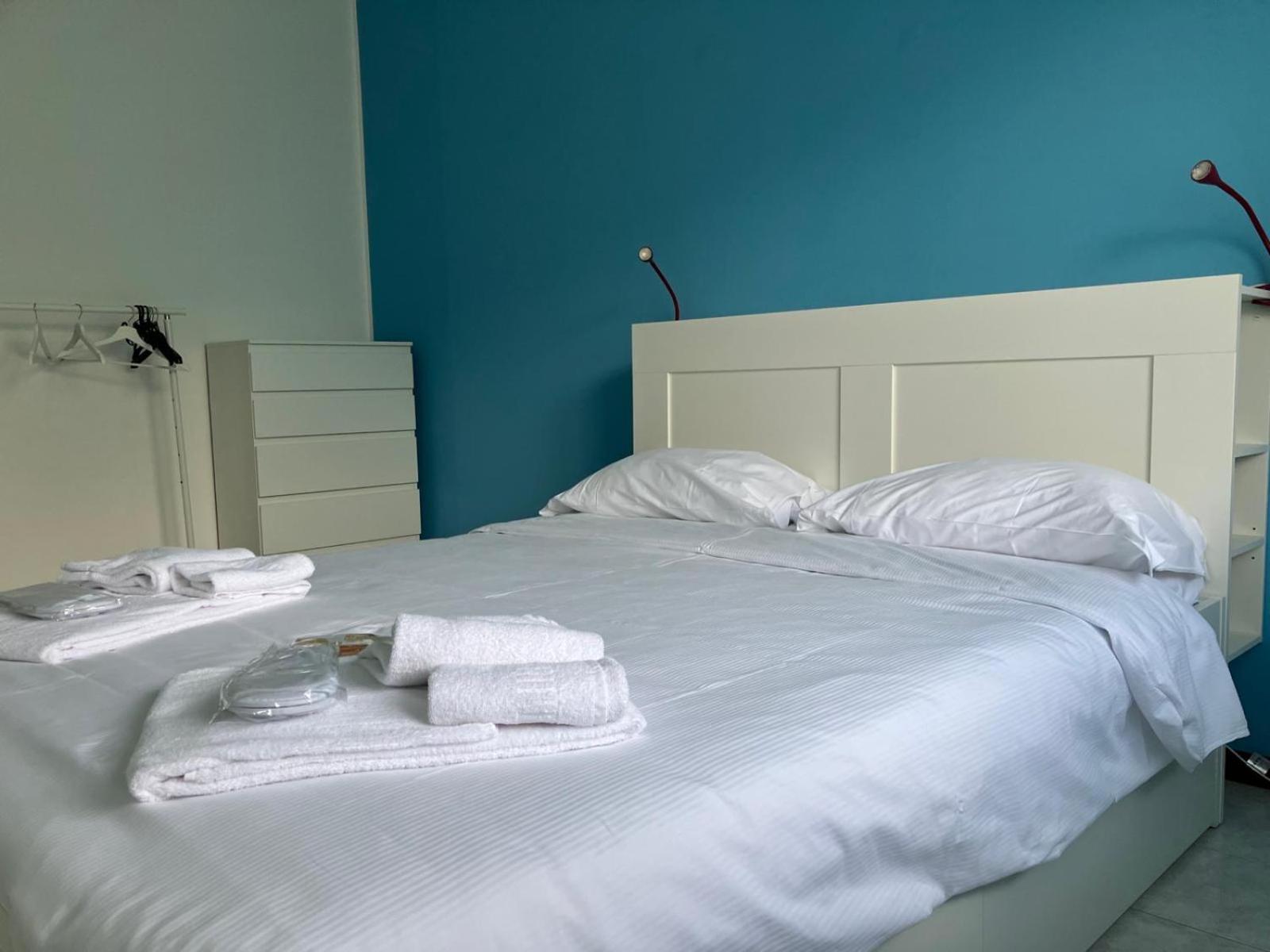 Happy Guest Apartments - Lake View And Pool Riva di Solto Luaran gambar